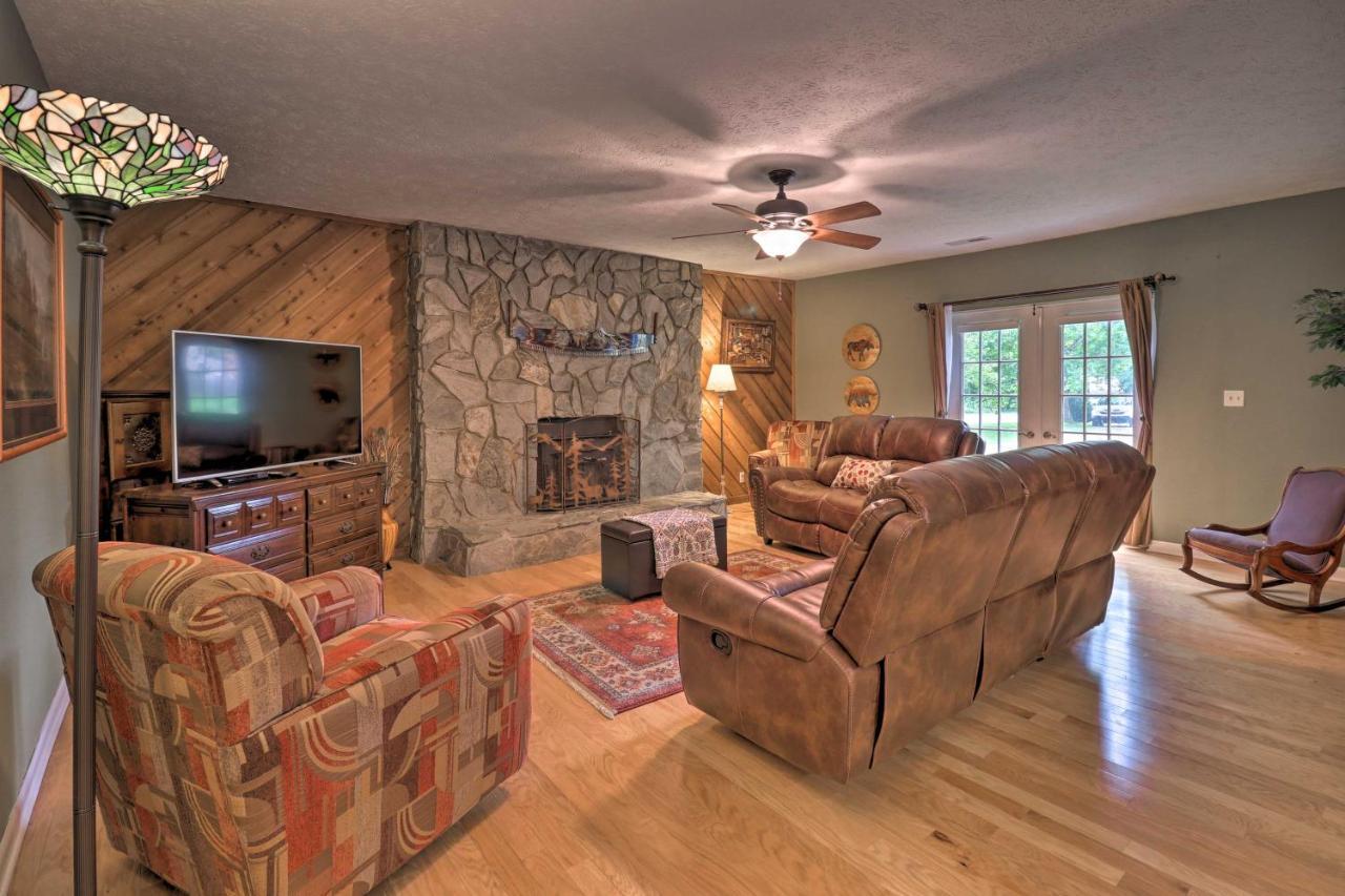 Hendersonville Home With Fire Pit 5 Mi To Downtown! Екстериор снимка