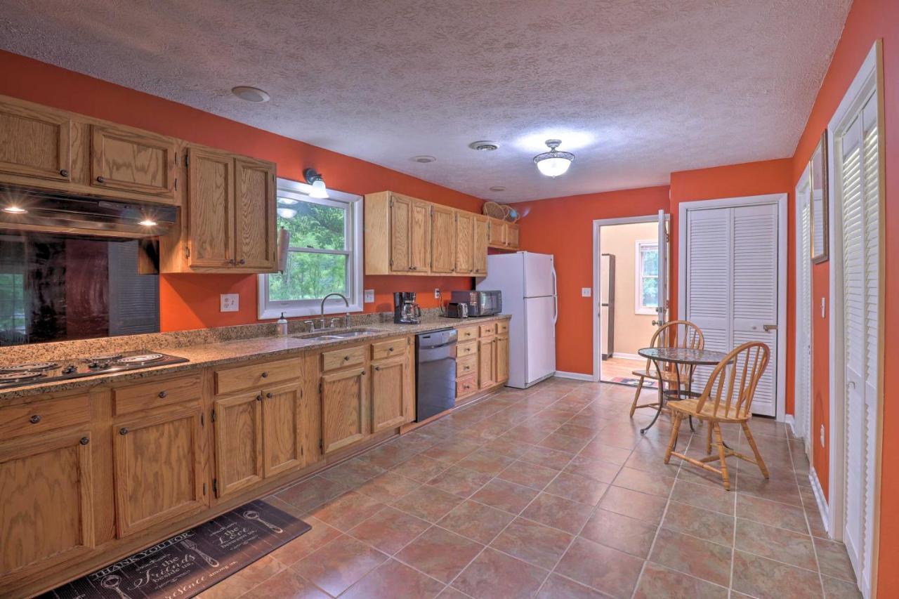 Hendersonville Home With Fire Pit 5 Mi To Downtown! Екстериор снимка