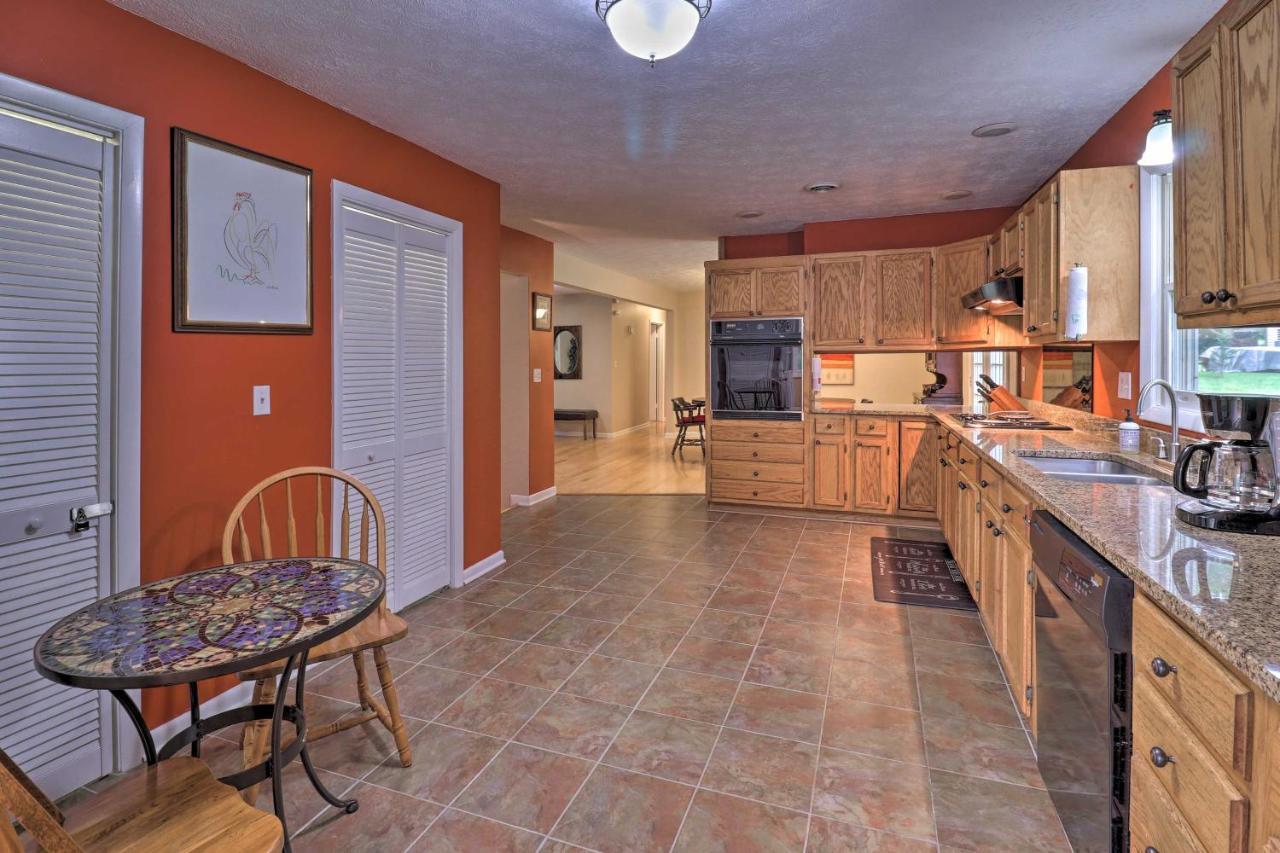 Hendersonville Home With Fire Pit 5 Mi To Downtown! Екстериор снимка