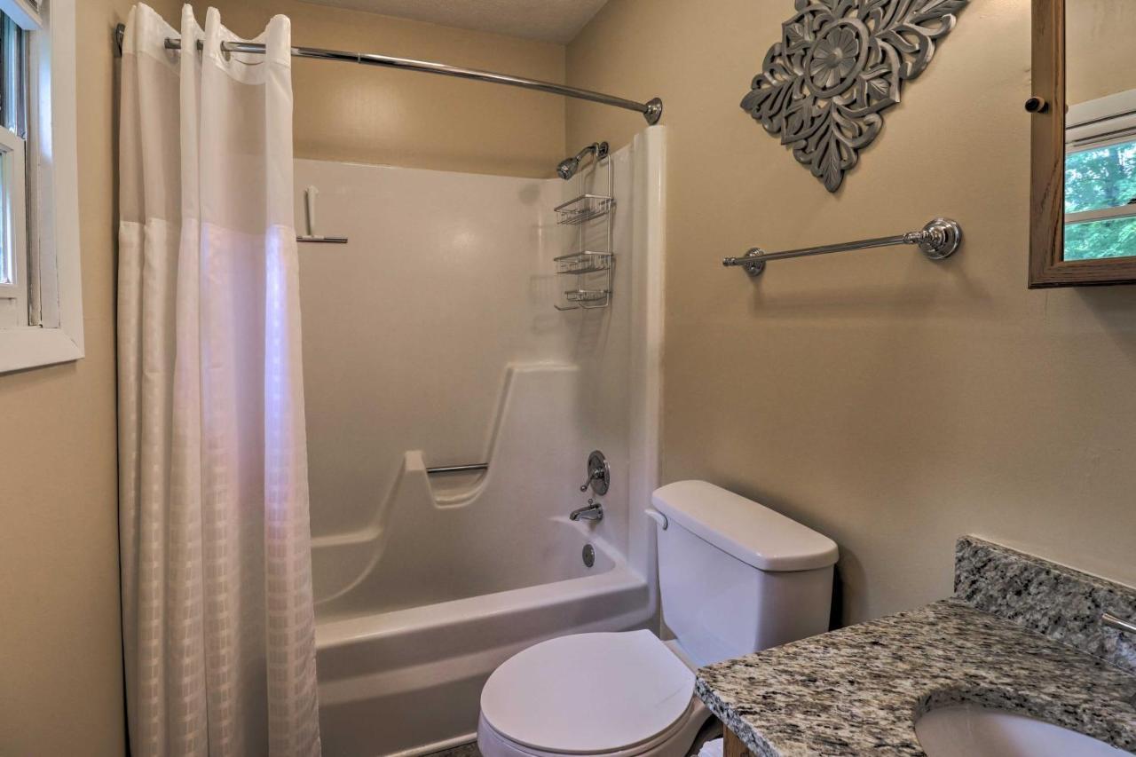 Hendersonville Home With Fire Pit 5 Mi To Downtown! Екстериор снимка