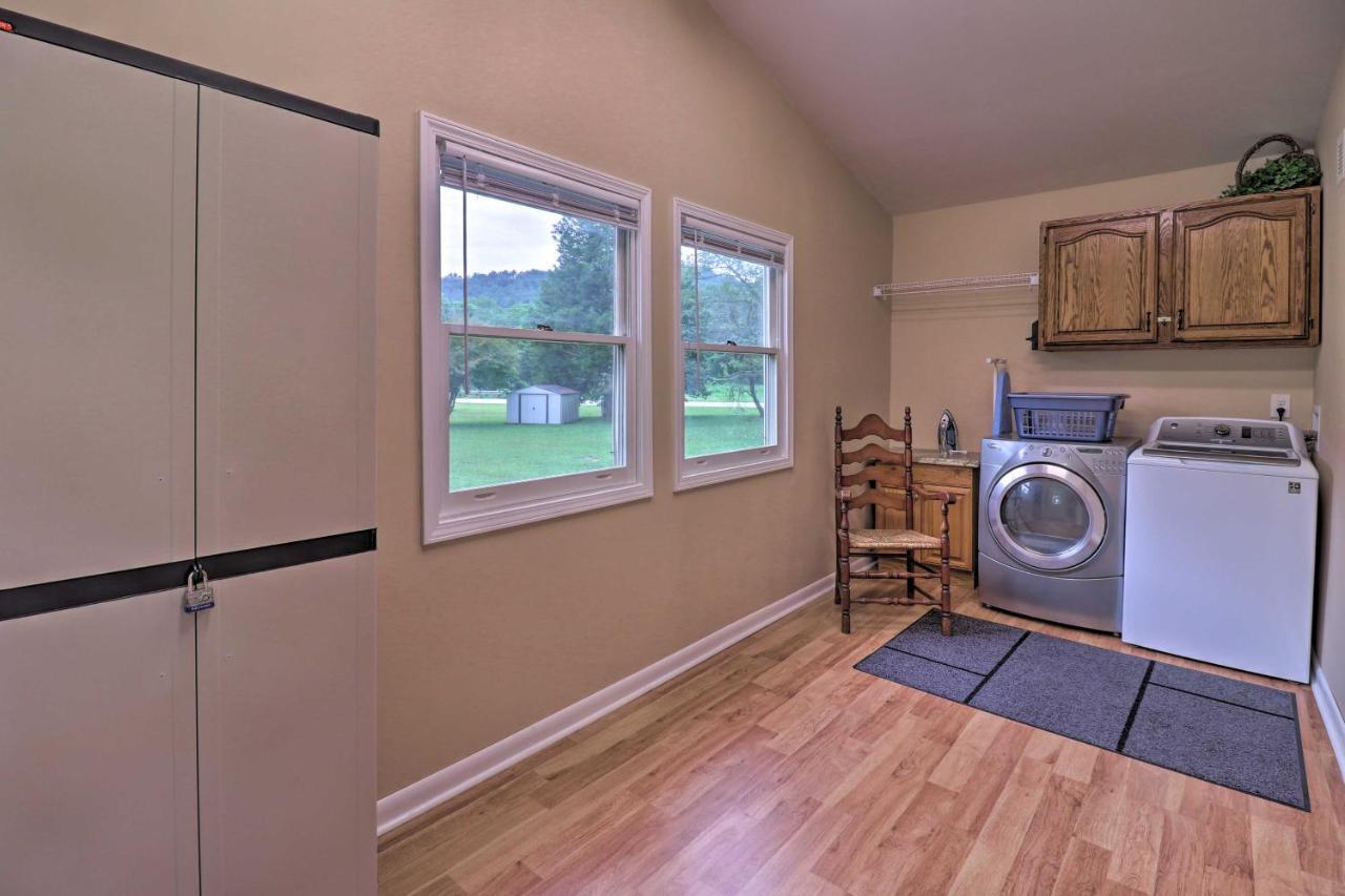 Hendersonville Home With Fire Pit 5 Mi To Downtown! Екстериор снимка